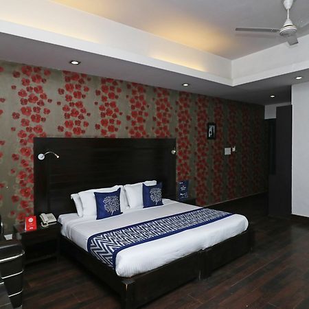 Hotel Chalet Yeni Delhi Dış mekan fotoğraf