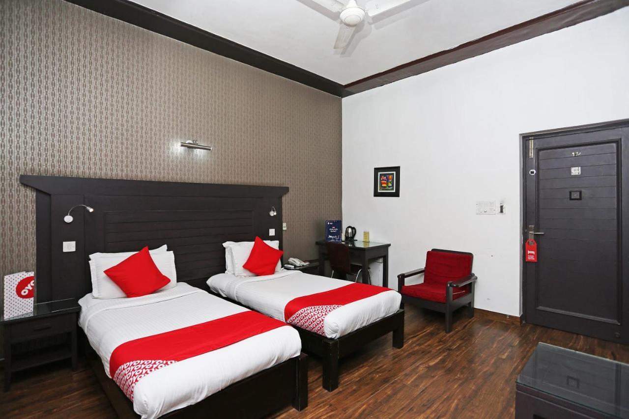 Hotel Chalet Yeni Delhi Dış mekan fotoğraf
