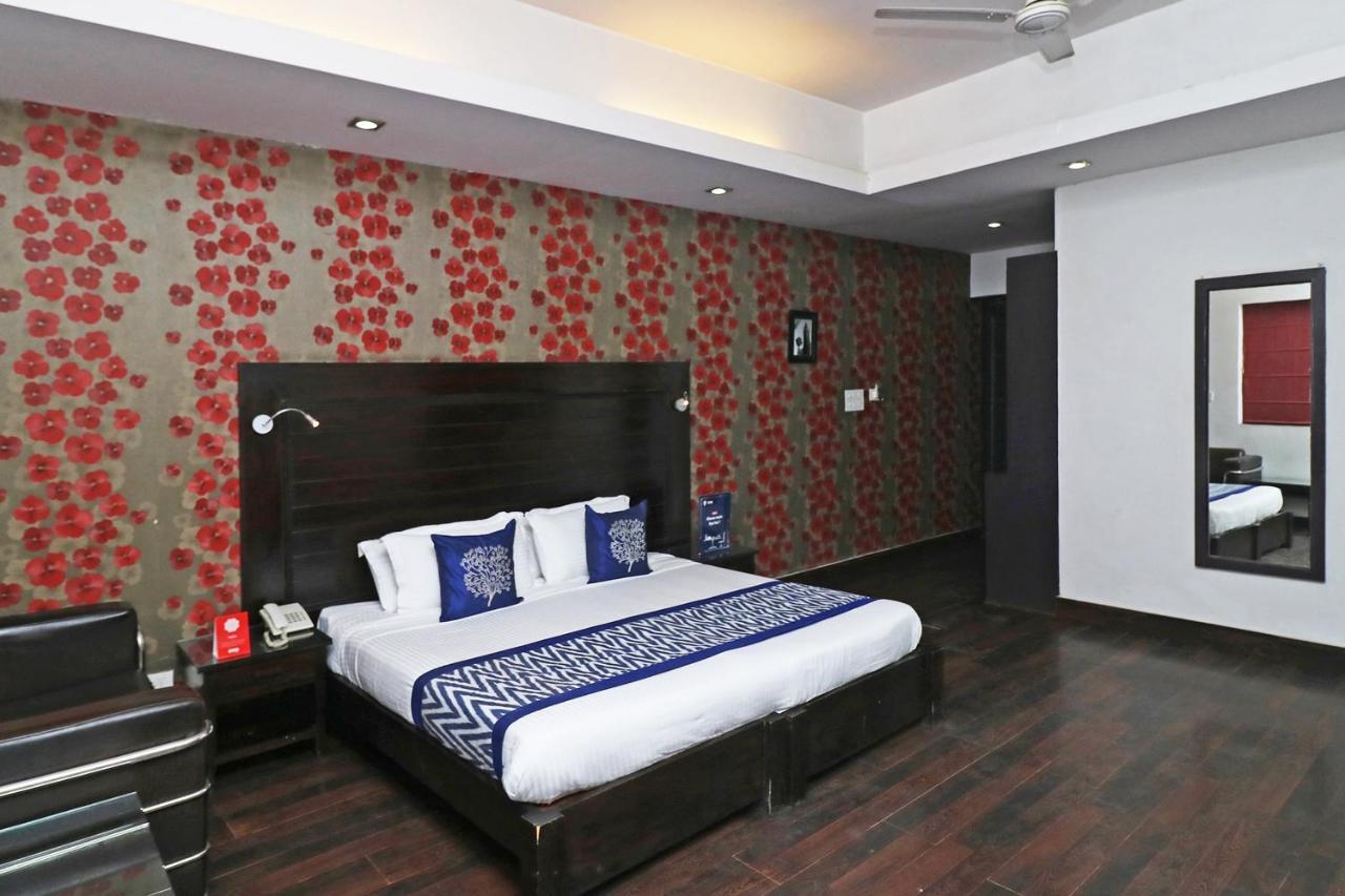 Hotel Chalet Yeni Delhi Dış mekan fotoğraf