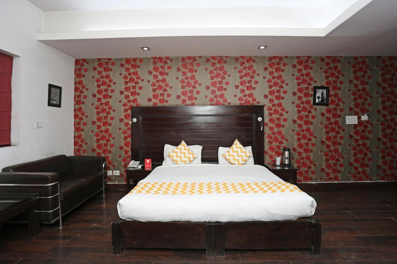 Hotel Chalet Yeni Delhi Dış mekan fotoğraf