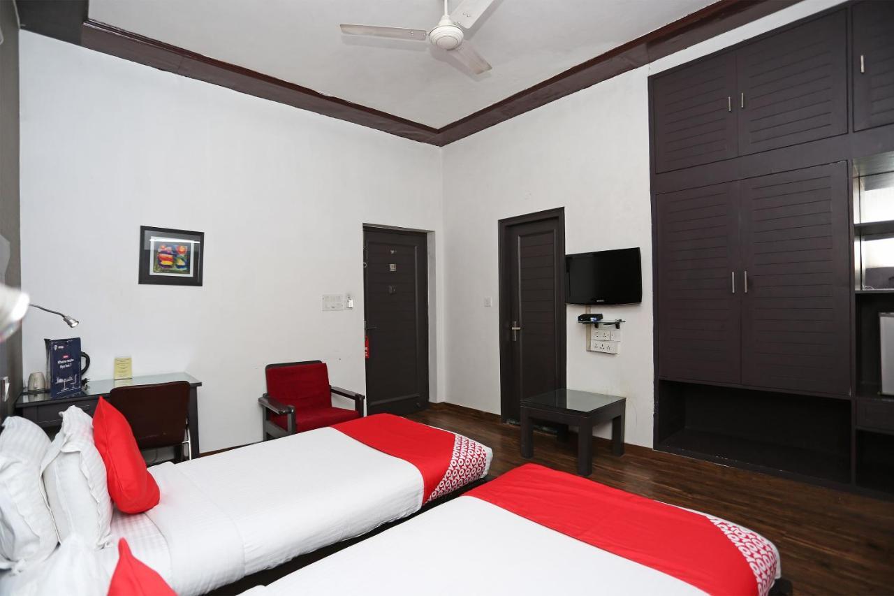 Hotel Chalet Yeni Delhi Dış mekan fotoğraf
