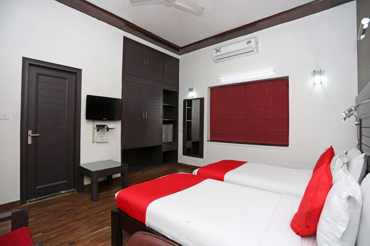 Hotel Chalet Yeni Delhi Dış mekan fotoğraf