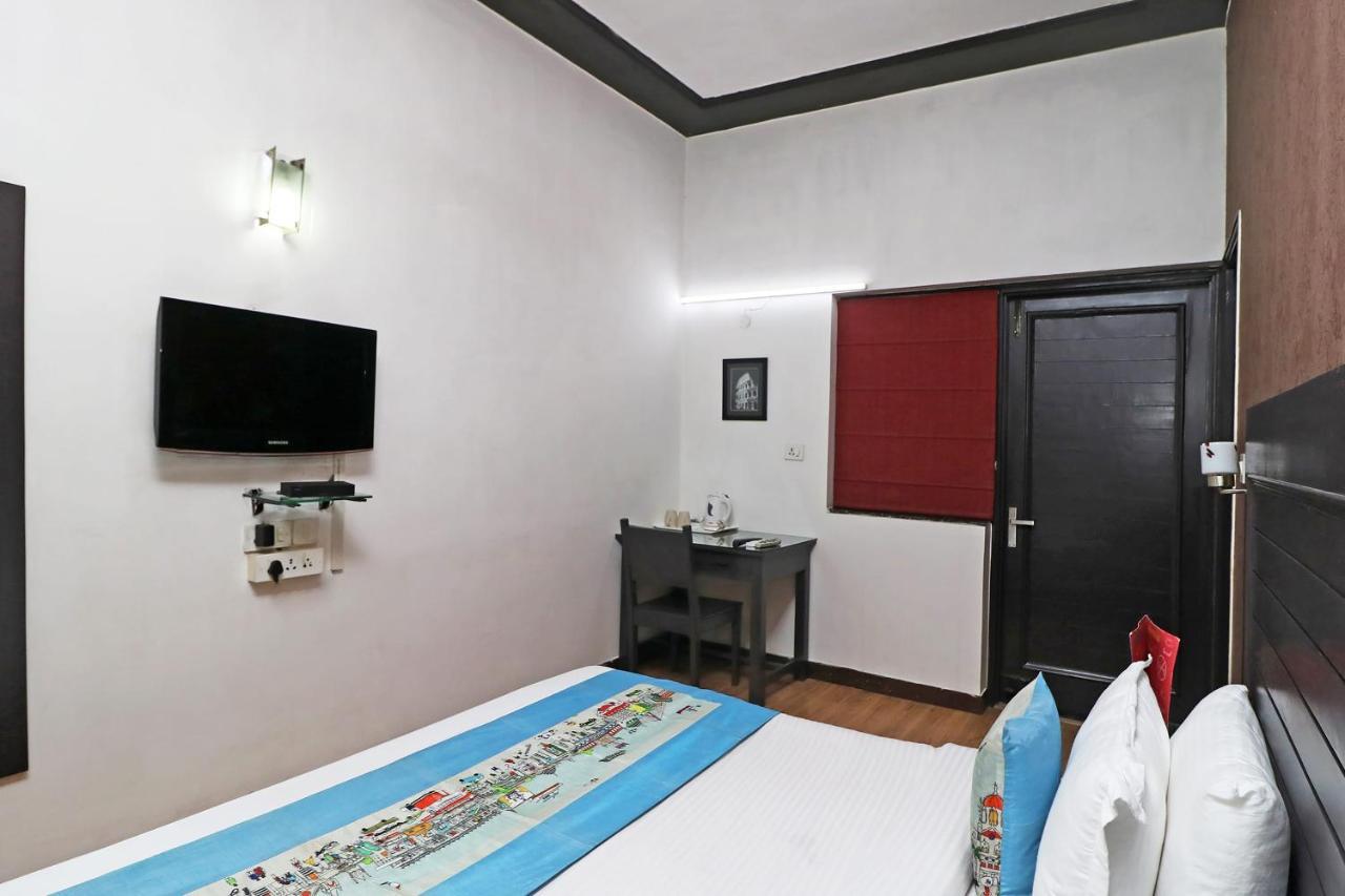 Hotel Chalet Yeni Delhi Dış mekan fotoğraf