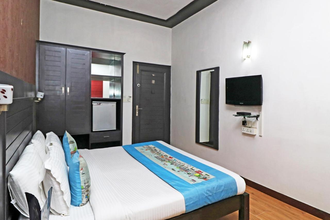 Hotel Chalet Yeni Delhi Dış mekan fotoğraf