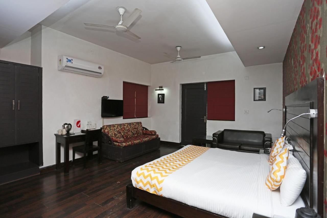 Hotel Chalet Yeni Delhi Dış mekan fotoğraf