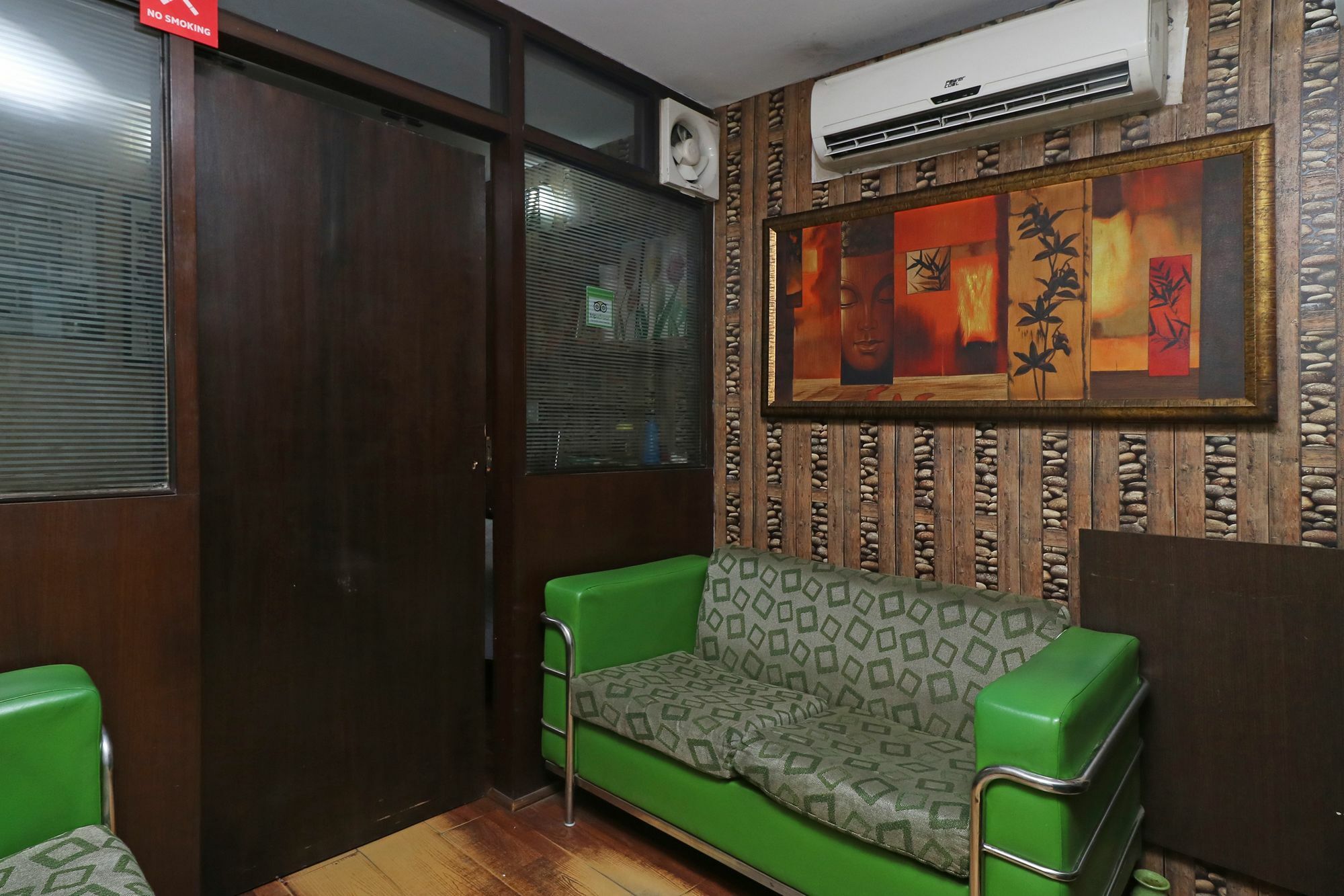Hotel Chalet Yeni Delhi Dış mekan fotoğraf