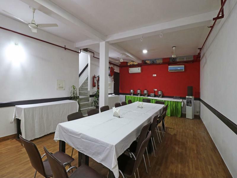Hotel Chalet Yeni Delhi Dış mekan fotoğraf