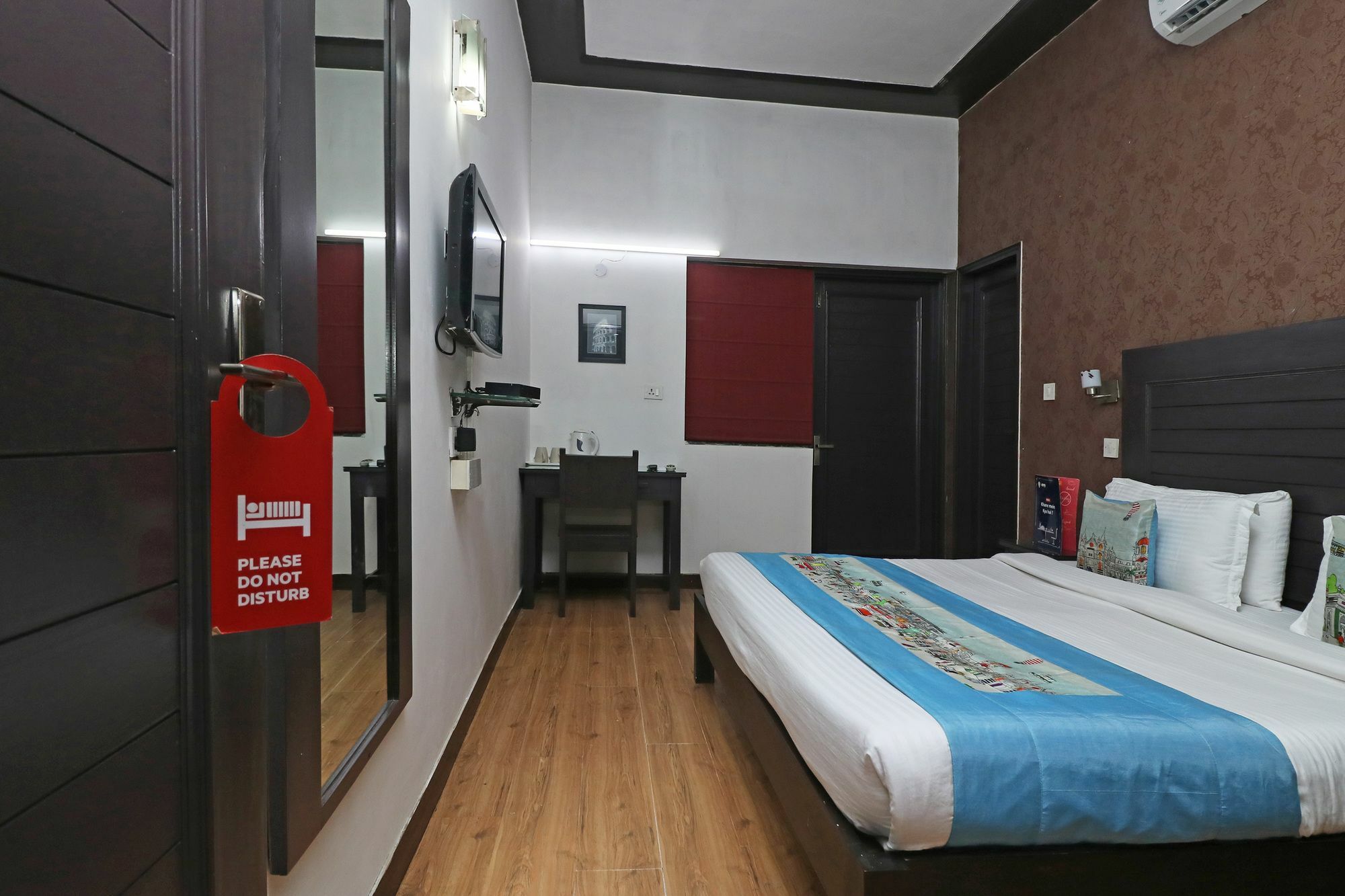 Hotel Chalet Yeni Delhi Dış mekan fotoğraf