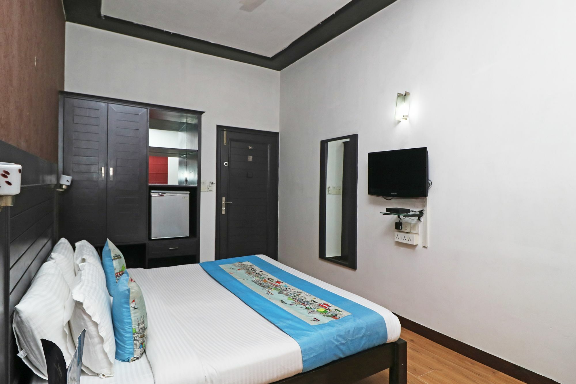Hotel Chalet Yeni Delhi Dış mekan fotoğraf