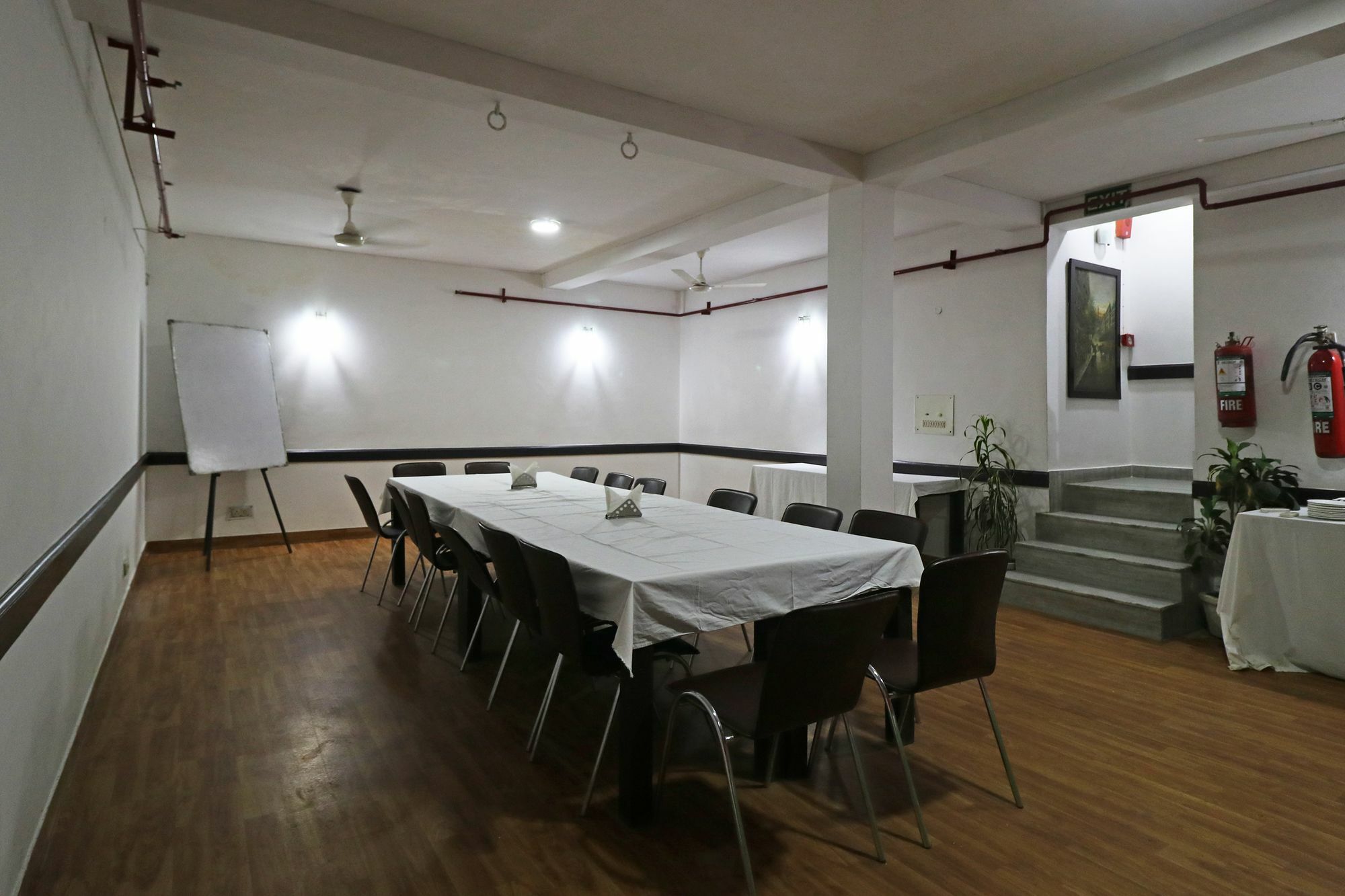 Hotel Chalet Yeni Delhi Dış mekan fotoğraf