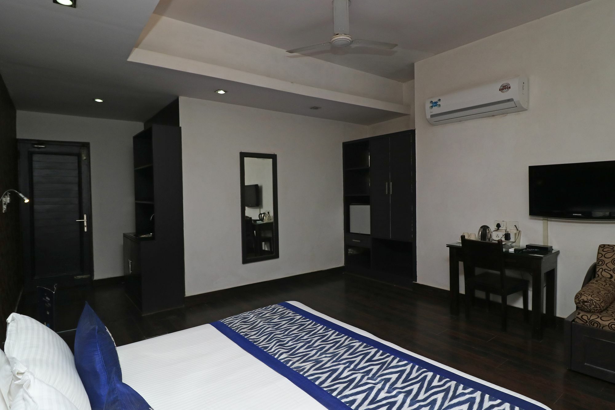 Hotel Chalet Yeni Delhi Dış mekan fotoğraf