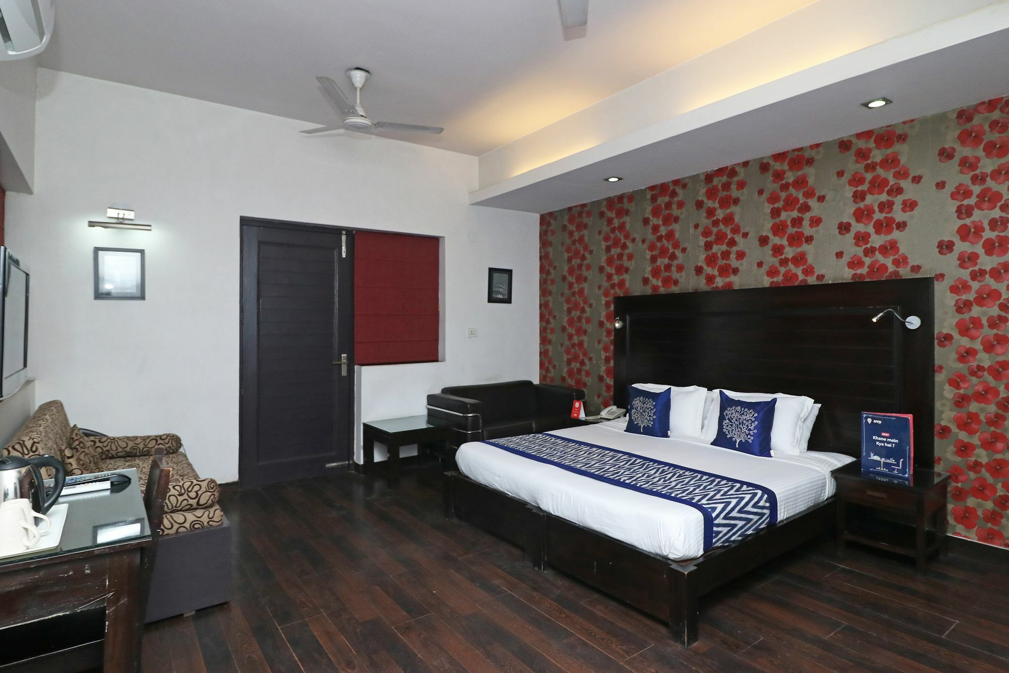 Hotel Chalet Yeni Delhi Dış mekan fotoğraf