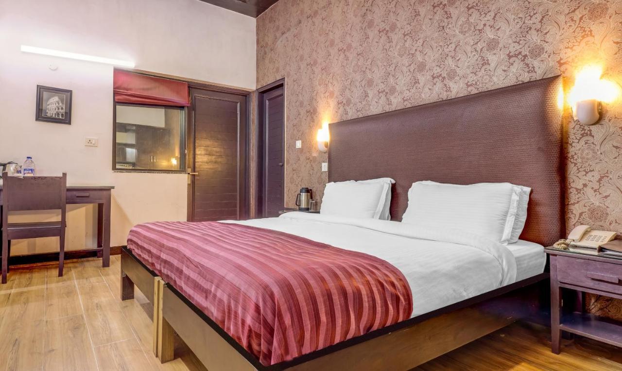 Hotel Chalet Yeni Delhi Dış mekan fotoğraf