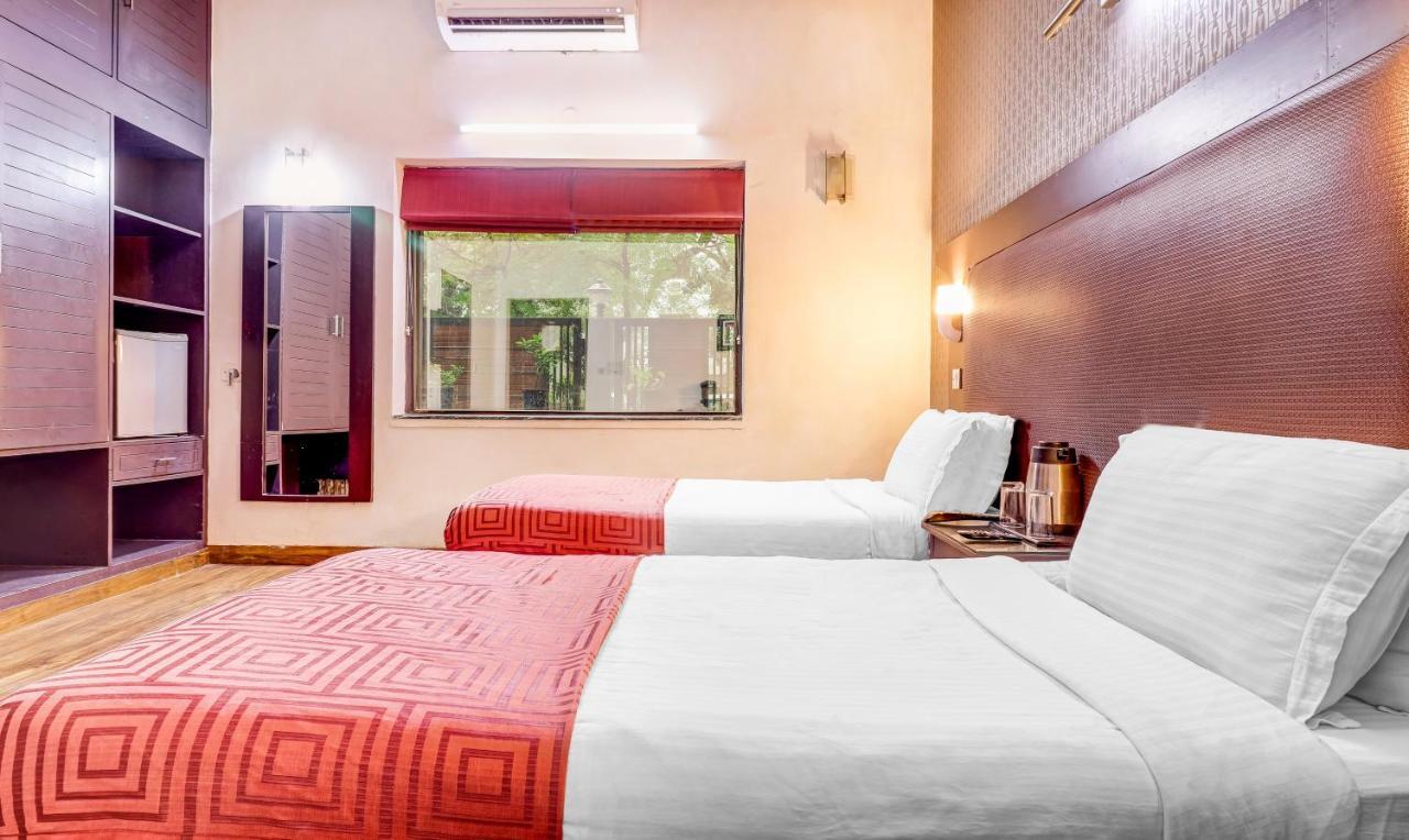 Hotel Chalet Yeni Delhi Dış mekan fotoğraf