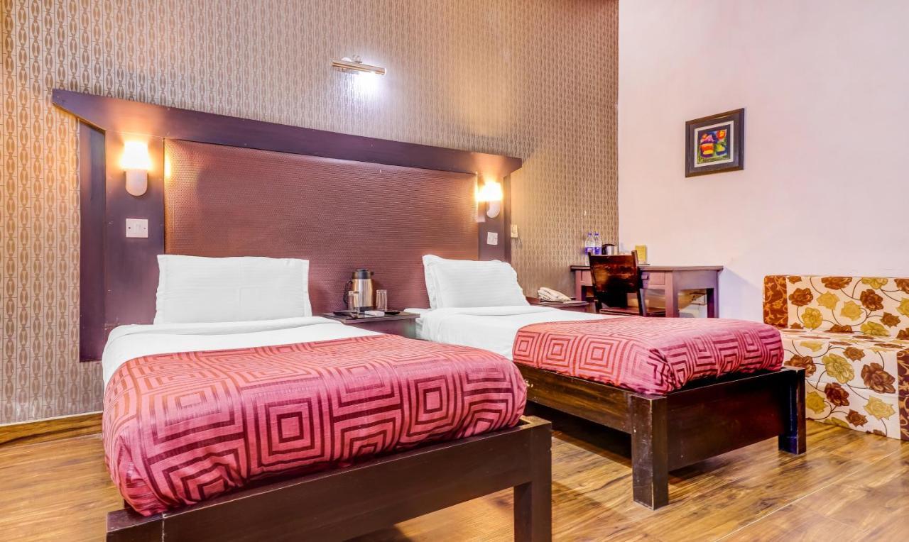 Hotel Chalet Yeni Delhi Dış mekan fotoğraf