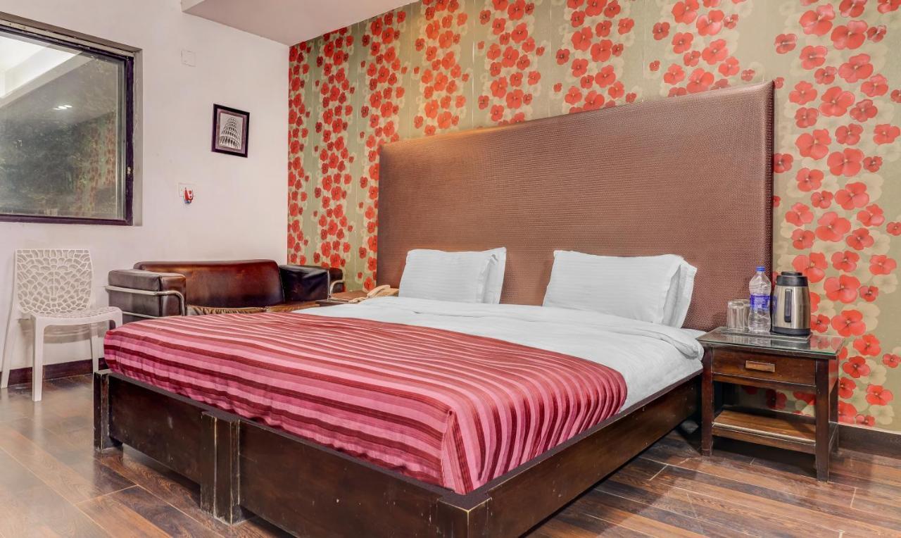 Hotel Chalet Yeni Delhi Dış mekan fotoğraf