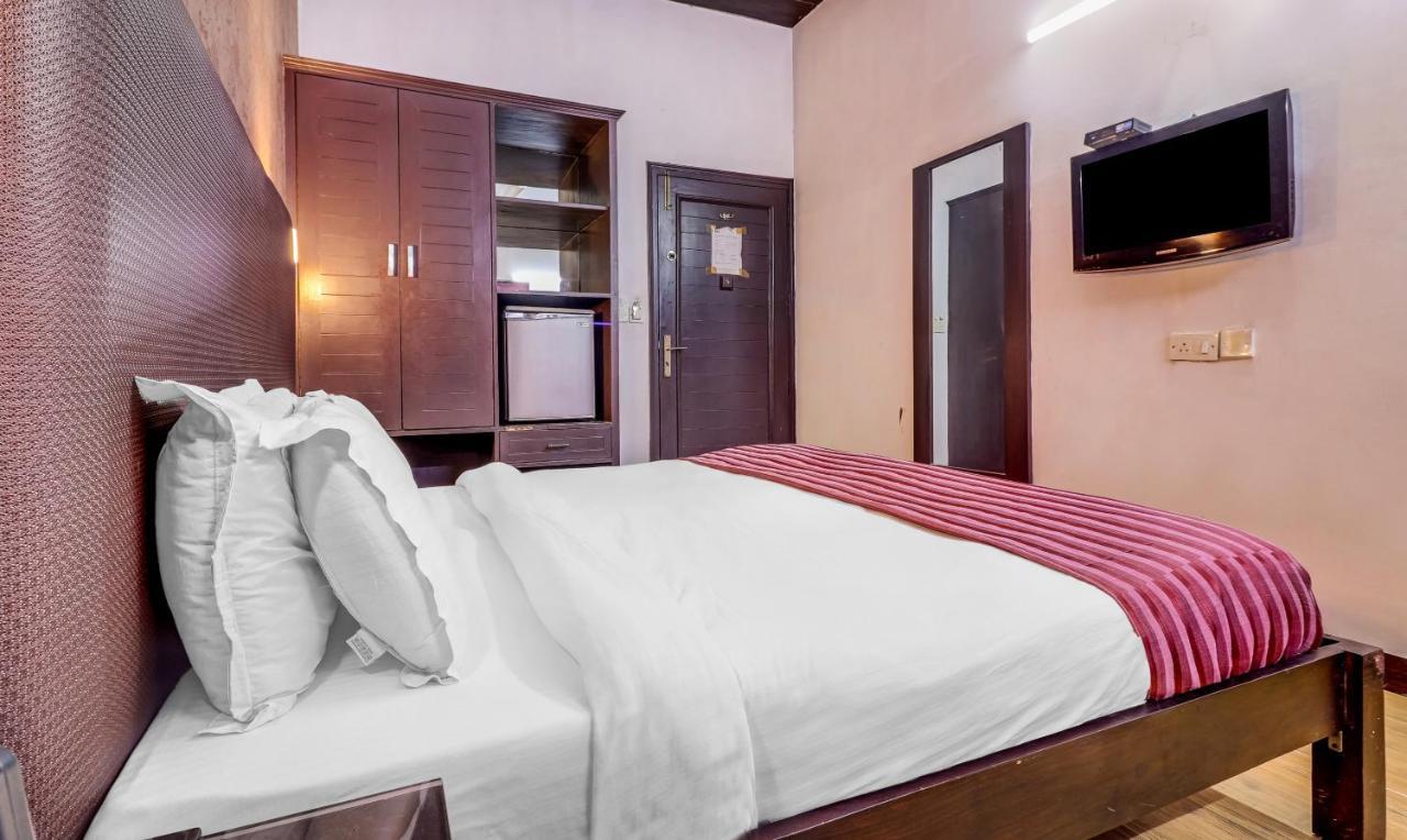 Hotel Chalet Yeni Delhi Dış mekan fotoğraf