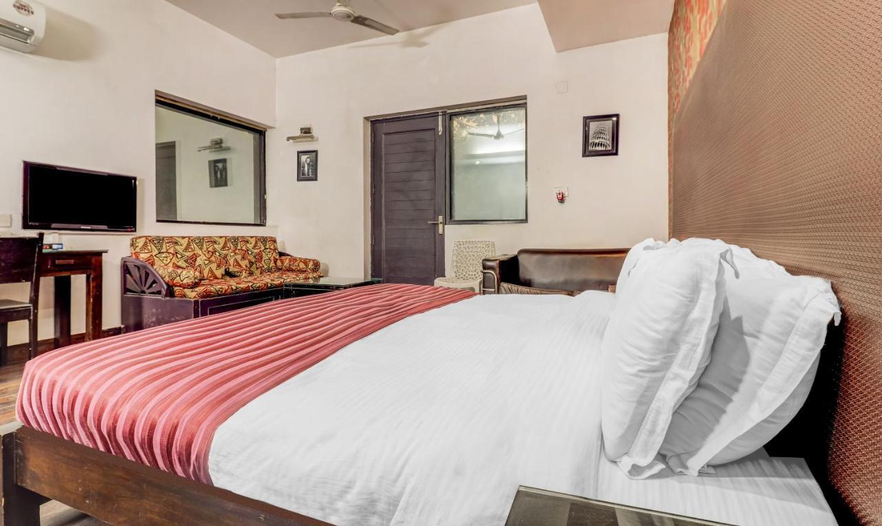 Hotel Chalet Yeni Delhi Dış mekan fotoğraf