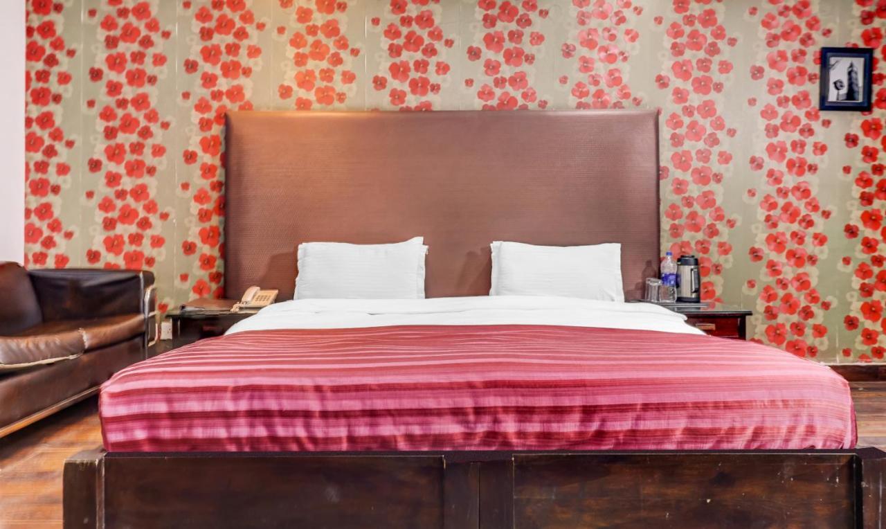 Hotel Chalet Yeni Delhi Dış mekan fotoğraf
