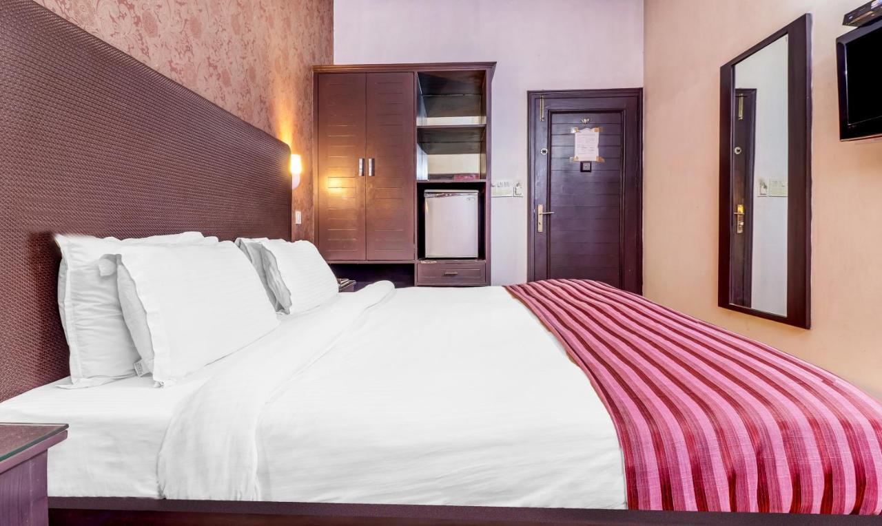 Hotel Chalet Yeni Delhi Dış mekan fotoğraf