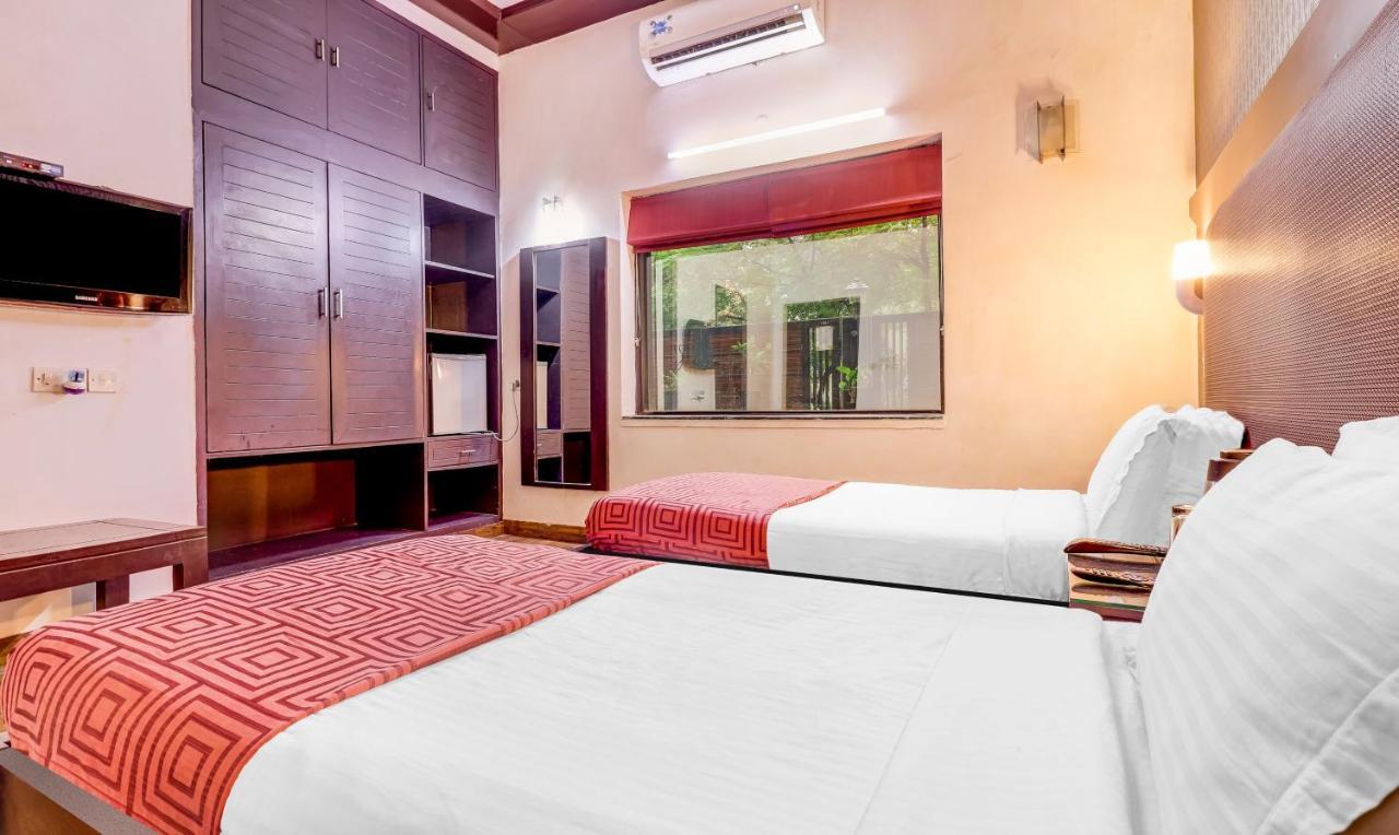 Hotel Chalet Yeni Delhi Dış mekan fotoğraf