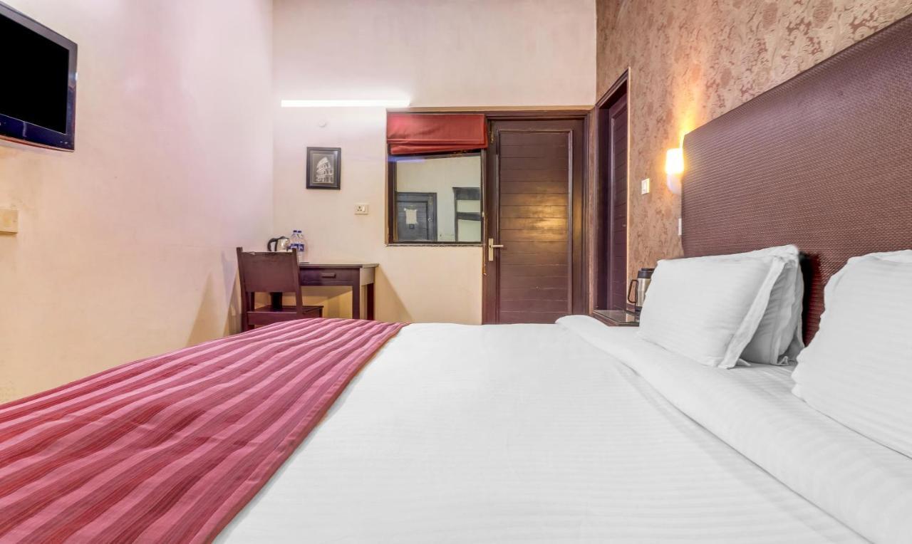Hotel Chalet Yeni Delhi Dış mekan fotoğraf