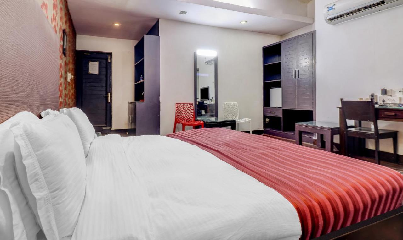 Hotel Chalet Yeni Delhi Dış mekan fotoğraf