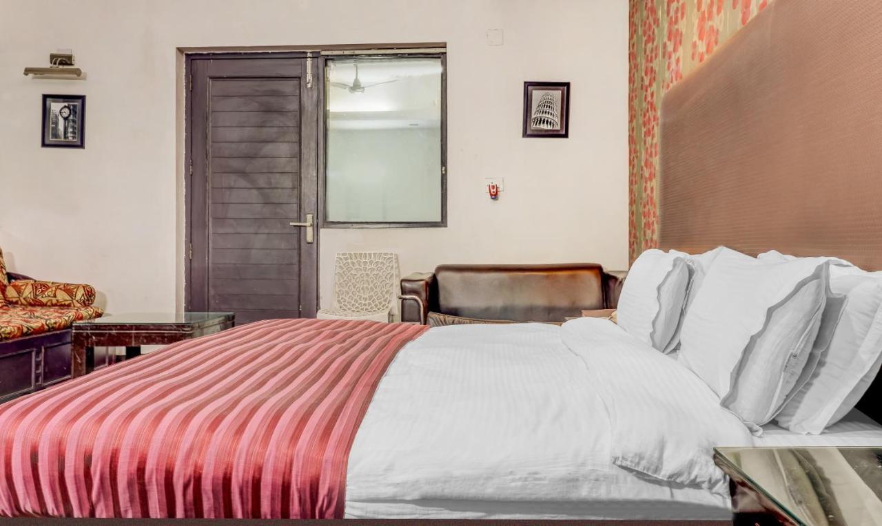 Hotel Chalet Yeni Delhi Dış mekan fotoğraf